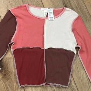 Full Tilt cropped, long sleeve top.